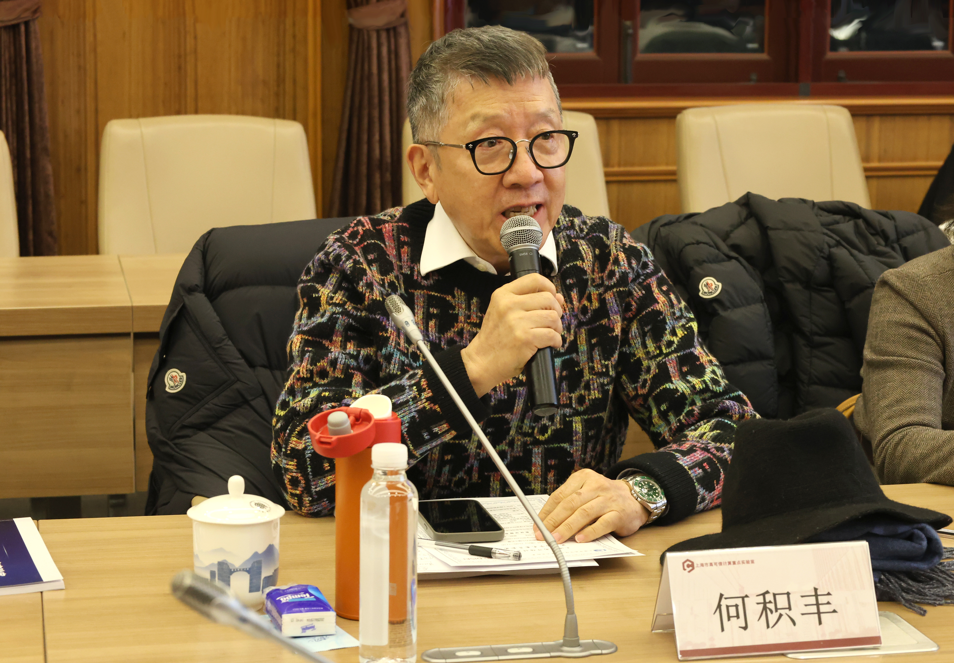 何老师3_副本.jpg 何老师3_副本.jpg