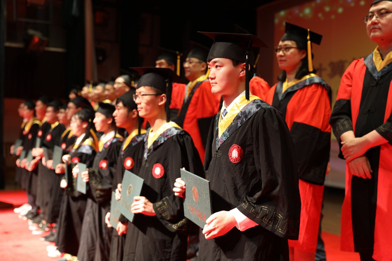 青春韶华 最忆师大丨计算机科学与bv伟德国际体育官方网站隆重举行2019届毕业典礼
