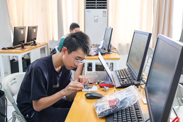 07学生学习.jpg