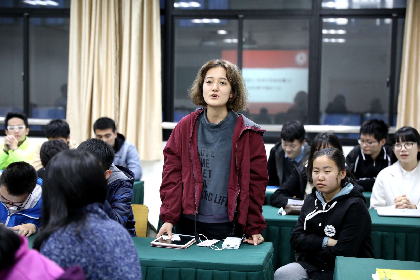 师生沟通 携手共进——计算机科学与bv伟德国际体育官方网站召开2017级本科新生座谈会